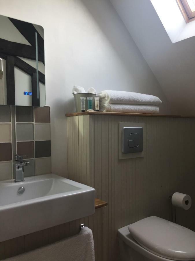 Bed and Breakfast No 3 Route De Lingramiere La Ferte-Mace Экстерьер фото