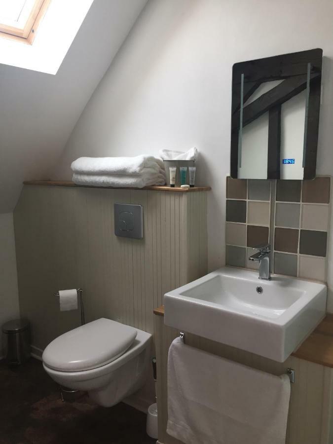 Bed and Breakfast No 3 Route De Lingramiere La Ferte-Mace Экстерьер фото